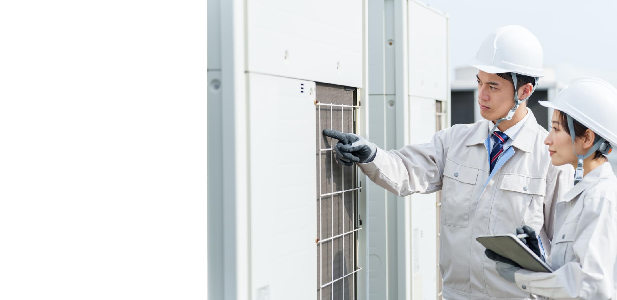 設備施工管理士が働いている様子