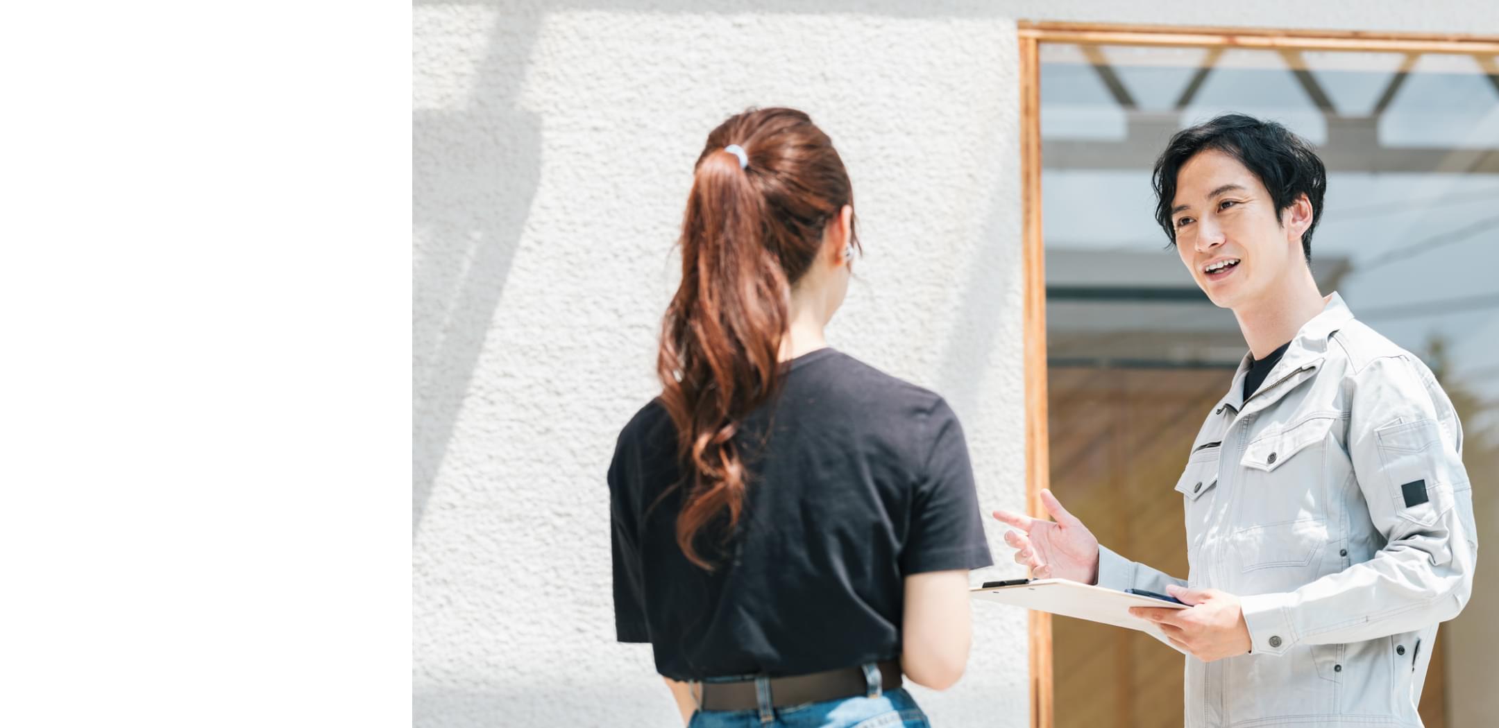 設備施工管理士が働いている様子