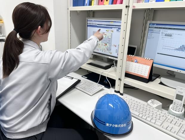 入社1年新人社員が働いている様子